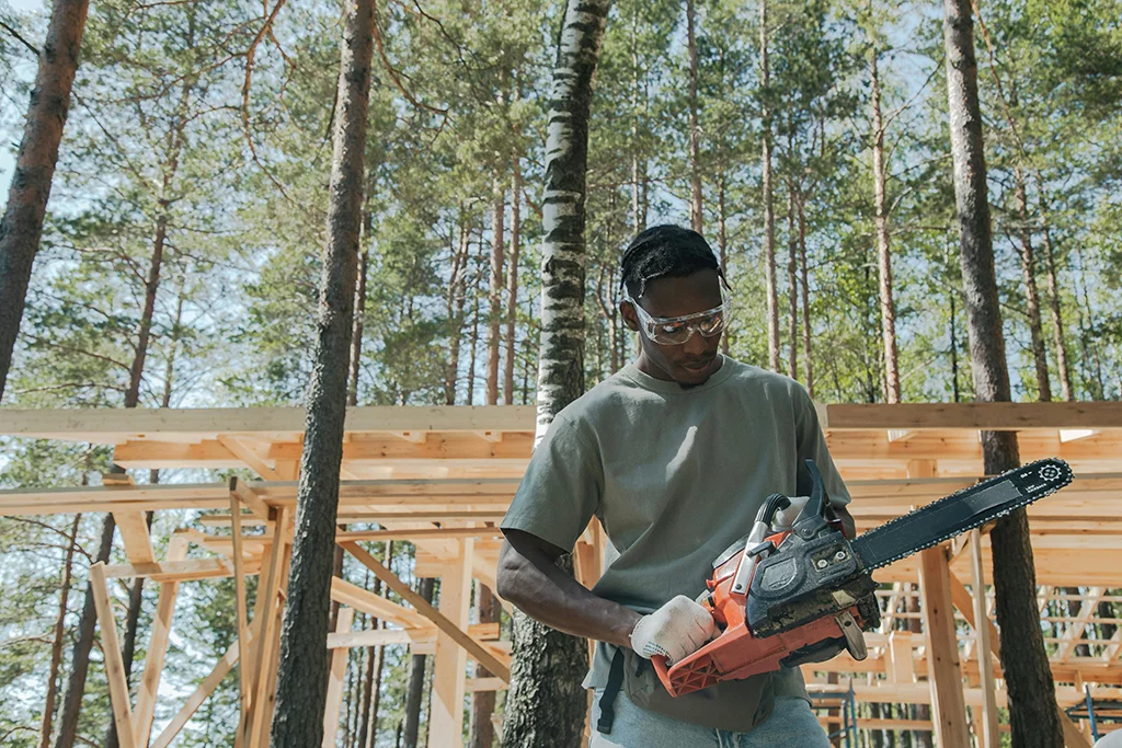 Best Chainsaws for Powerful and Smooth Cutting